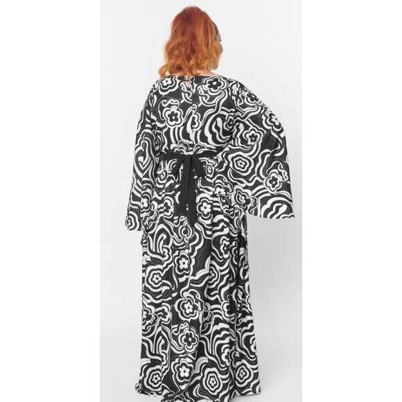 Unique Vintage Smak Parlour Black Psychedelic Floral Belted Caftan 1X NWOT - Picture 2 of 10